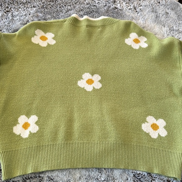In Bloom Women’s Large Green Daisy Floral Sweater Long Sleeve Button Up Cropped - Picture 10 of 11